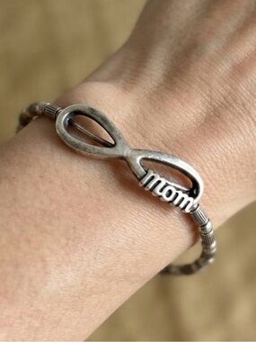 Vintage Silver-Tone 'Mom' Infinity Beaded Bracelet